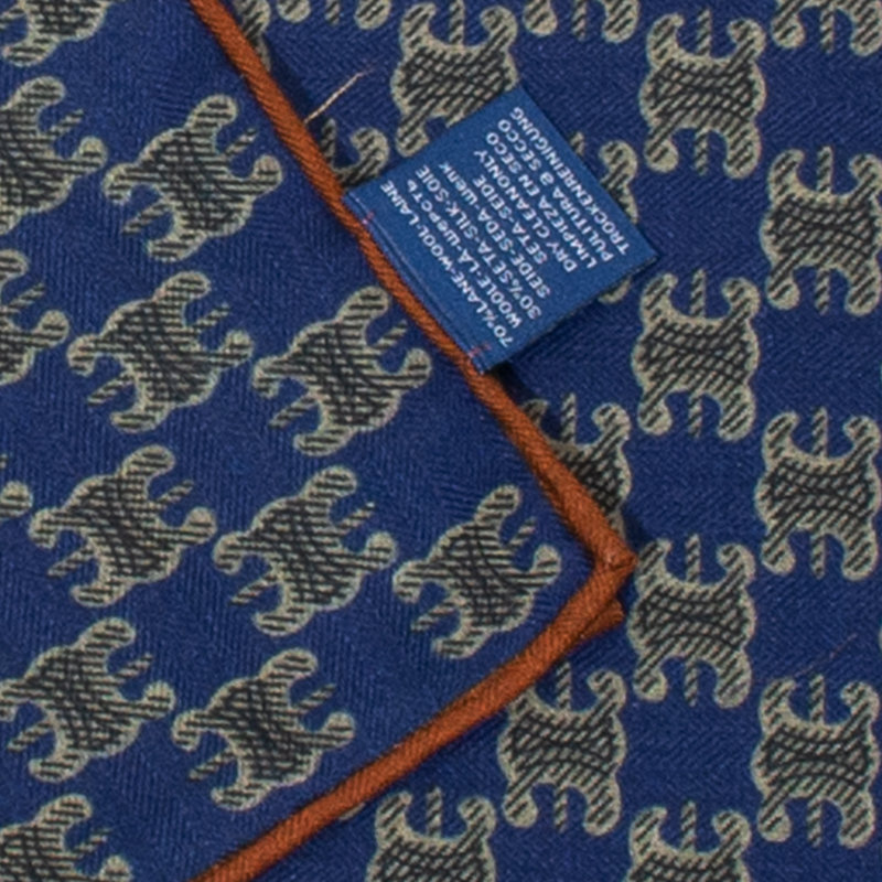 ผ้าพันคอพิมพ์ลายโมโนแกรมสองด้า - Monogrammed Handkerchief บทวิจารณ์และราคา